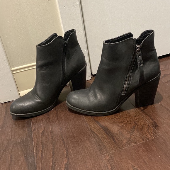 American rag Booties - Picture 2 of 3